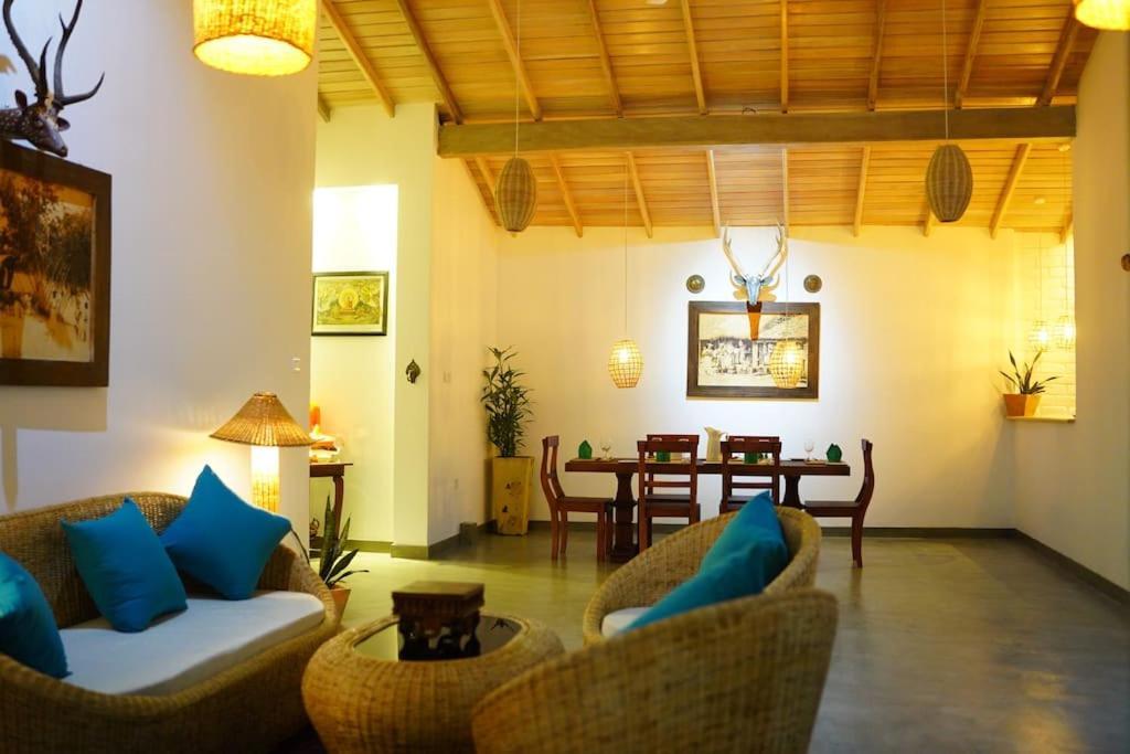 Ronaya Surf Waves Villa Dikwella Eksteriør billede